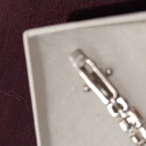 Lovely 7" bracelet - silver with gold tone finish & clear glass stones - Picture 4 of 5